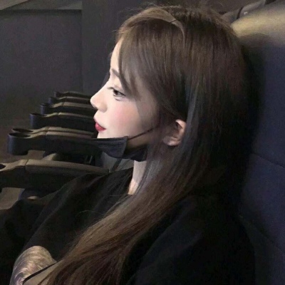 江奕/微信闺密头像一对两张/你很温柔 你是人间百媚最是值得.