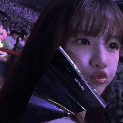 完美优质微信女头 少女的眼睛应藏下世间星辰和万丈光芒