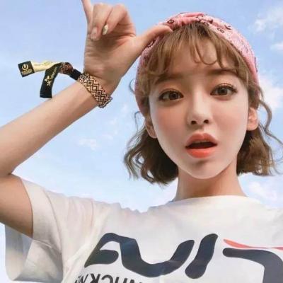 关于女生的小清新海边微信头像  入秋未凉的海@