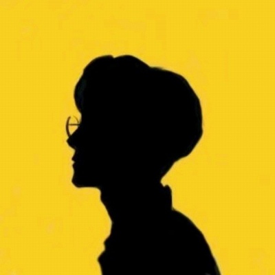 念七 橙色背景的简约头像