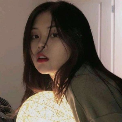 女生微信头像   虽未曾穿渡星河万顷但还是有幸与你相遇.✨