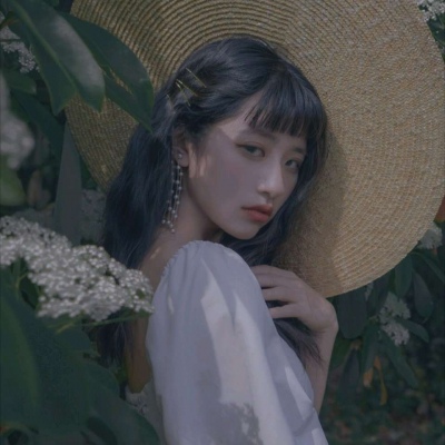 溺毙:微信头像女生气质淡雅.沉迷于裙下 迷醉于你身