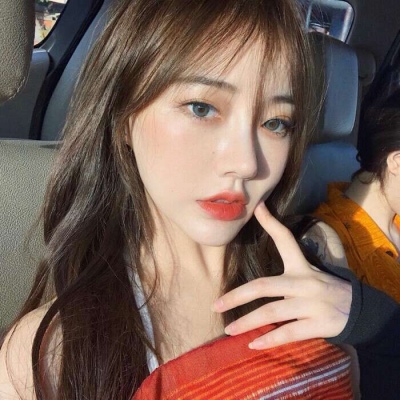 微信头像/女生/生活的洪流欲让人们窒息