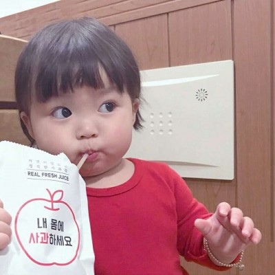微信可爱/萌娃头像/喝一口酸奶吧唧你一嘴