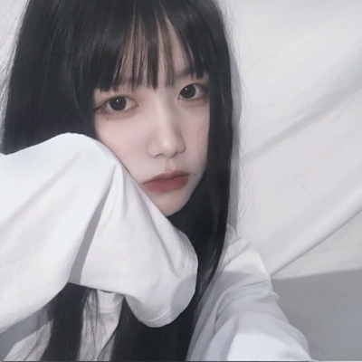 帝江:歪头挡脸唯美清新微信女头/你来时携带风雨，我无处可避