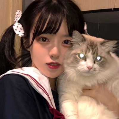 女头/我抓不住世间美好只好装出万物顺遂的样子 ​​​