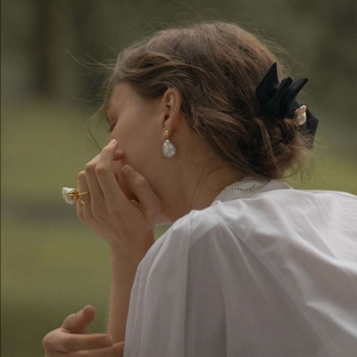 祁安辞：法式复古唯美微信女生头像/所有回不去的日子都有它的道理