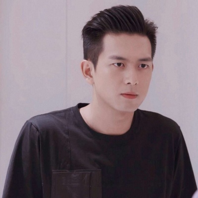 江奕/李现/李现穿西服/李现同款表情