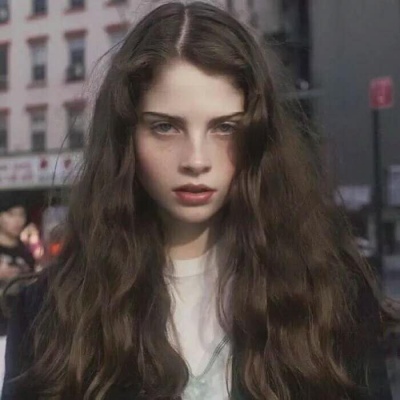 意境欧美风女生头像  林一/阳光很暖，你很好看