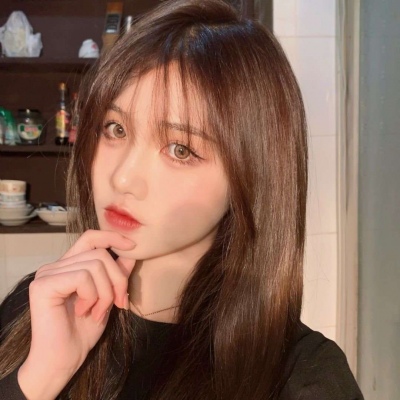 宋噫-女生头像：遇见不是恩赐就是教训