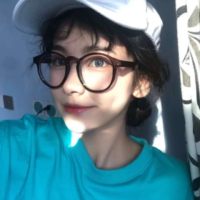 溺毙:简单成熟眼镜控气质女头.星河依旧滚烫 人间再无理想.