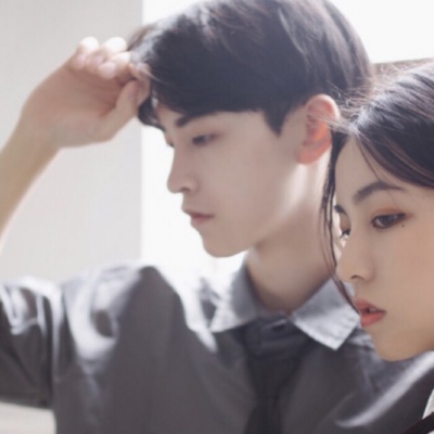 方禾:情侣头像/真人/意境/醉后不知天在水，满船清梦压星河。