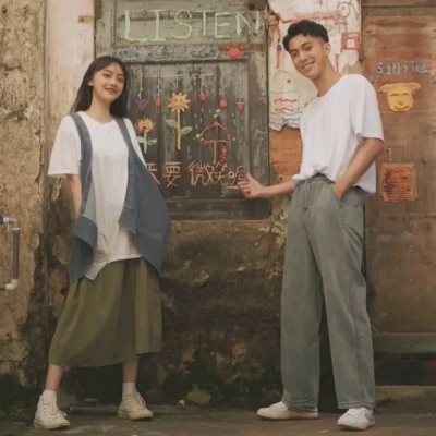 浪漫复古系情侣头像  和你跌跌撞撞想打 还要磨磨蹭蹭变老