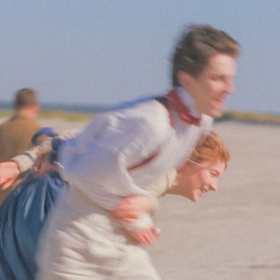 “除是无愁与莫愁，一身孤注掷温柔。”