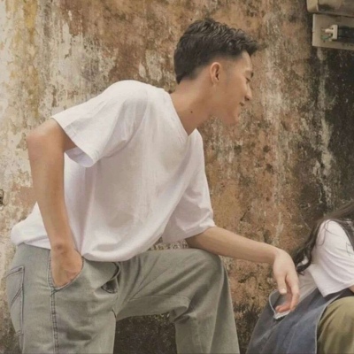 时屿 森系情侣头像：第一次看到宇宙 是和你四目相对的时候