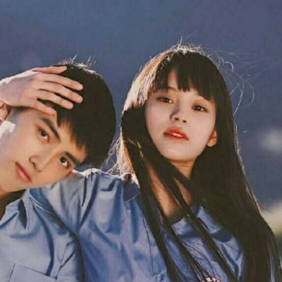 你看啊仲夏的弯月 你看它把欢愉偷窃