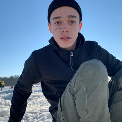 总不能还没努力就向生活妥协吧