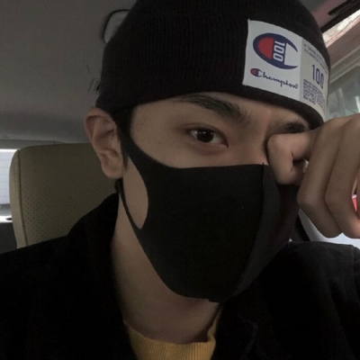 十里:男生头像/真人/超酷/八面玲珑太累了，我只想讨好你