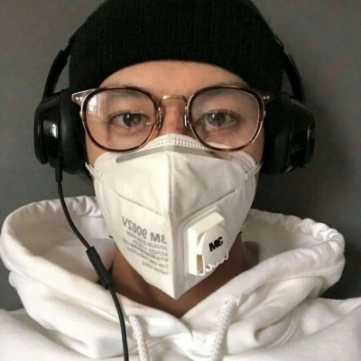 戴口罩的小哥哥