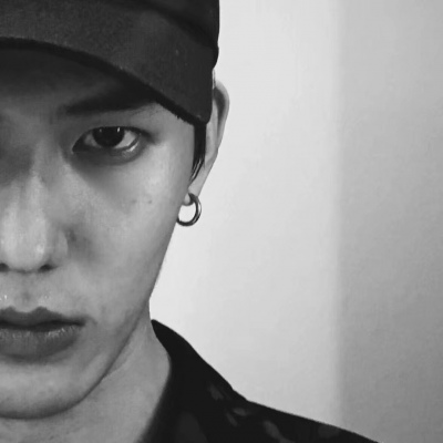 黑白/陈涵/拽/这段感情你先扛一下 我打局游戏就来