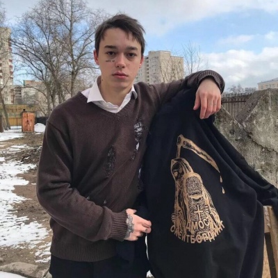 提起满是遗憾，想起满是喜欢