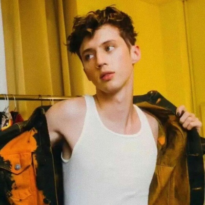 ʸᵒᵘ ᵃʳᵉ ᵃˢ ʳᵒᵐᵃⁿᵗᶦᶜ ᵃˢ ᵗʰᵉ ˢᵗᵃʳ⋅