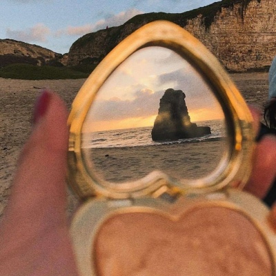 江念寻：意境格调女头 玻璃杯与红酒在黄昏?️，长情与陪伴在余生?️