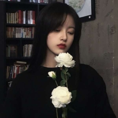 我永远都愿意当你的听众，安慰你的痛保护着你，从始至终。