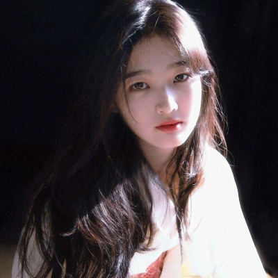 清新脱俗风女生头像图源网络  侵删