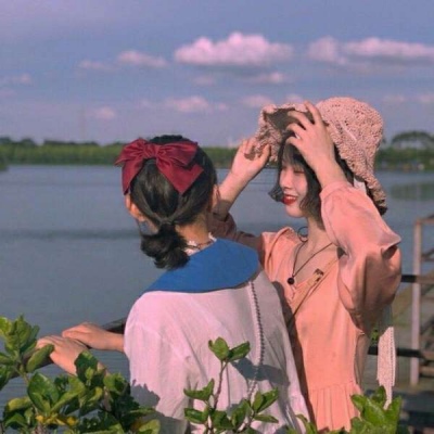 闺蜜头像:你是落日弥漫的橘天边透亮的星