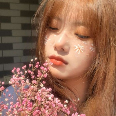 女生头像/闺蜜/花已经枯了 你再浇水也是多余