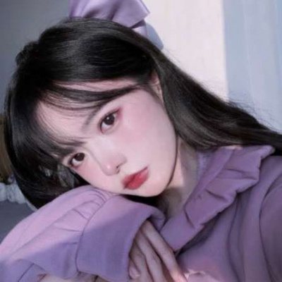 女生头像‖我将你比喻成云朵爱得太满时会下起雨来.”