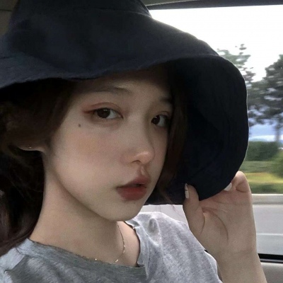 女头／有你在身边，风都超级甜／