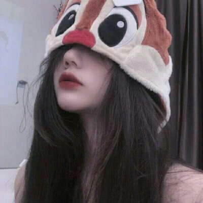 温柔女头，礼貌拿图。