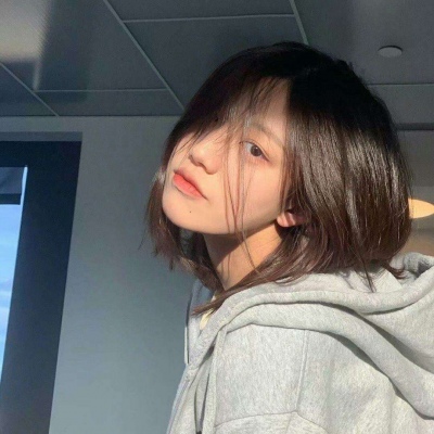 我不是玻璃或水晶 不会让人轻易就看透.