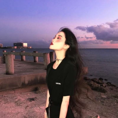 气质简单成熟多人闺蜜女生头像/不值得吗