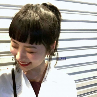 女生头像/拿图点赞