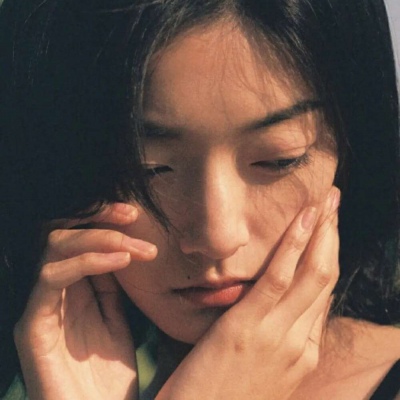 沈言 日系唯美气质女生头像/ 我从没觉得孤独,说得浪漫些,我完全自由