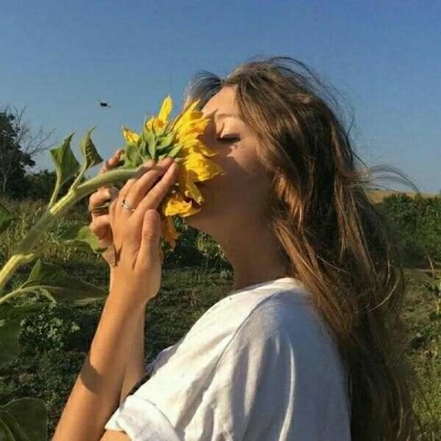 别让生活蹂躏了你的眉目和深情.