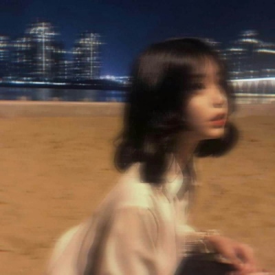 红豆生南国，春来发几枝。愿君多采撷，此物最相思。