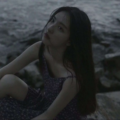 黑暗风格女头/脚下的路还很长，活着就要坚决走下去。