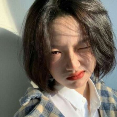 女生头像/有时候也挺佩服自已的 能咽下一肚子的话和心酸只说一个嗯