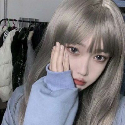 白灏宇:女生头像/可爱/你坚持的东西  总有一天  会反过来拥抱你