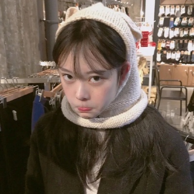 晓看天色，暮看云，行也思君，坐也思君.