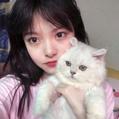 白灏宇:女生头像/可爱/明媚皓月 初见便是钟情.