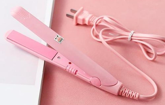 熨板怎么卷头发