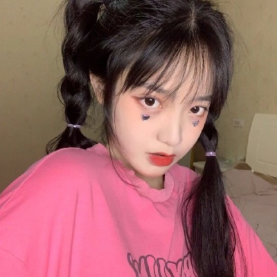 我是小熊饼干，爱吃小区保安。