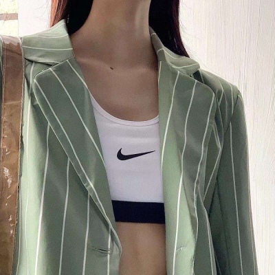 你要藏好软弱 世界大雨滂万物苟且而活 无人为你背负更多♡