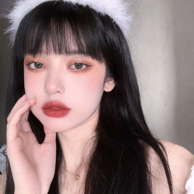 二兽: 时尚成熟魅力真人女生头像