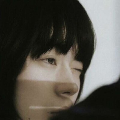 风格女头/可我们总喜欢在回首来路时，以为自己能变成另外一个人。